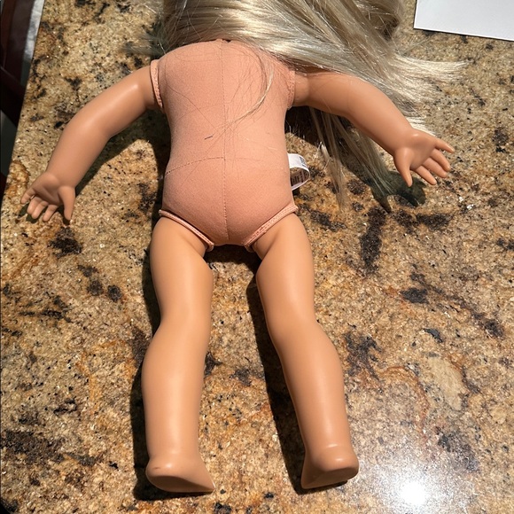 American Girl doll, blonde from 2017. Excellent condition. Flower child outfit - Picture 9 of 13